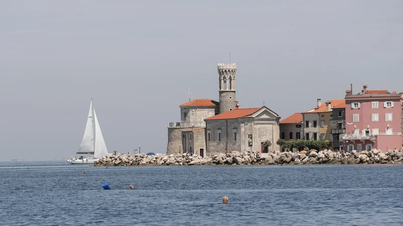 Fotografija: V Piranu je pripovedovalec romana Moje leto v nikogaršnjem zalivu prvič ugledal morje. Foto Uroš Hočevar