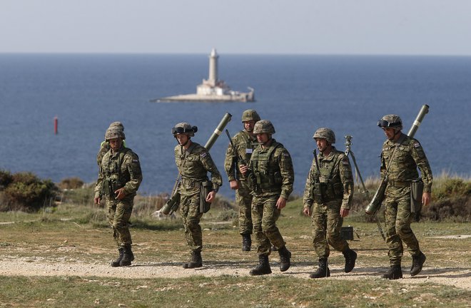 Hrvaški strokovnjak za varnostno in obrambno politiko Vlatko Cvrtila je ocenil, da je imela hrvaška vojska veliko koristi od udeležbe v misijah Nata v Afganistanu, kljub neizpolnjenim glavnim ciljem zaveznikov. FOTO: Blaž Samec/Delo