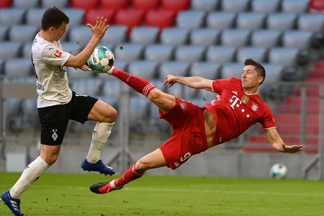 Robert Lewandowski je stroj za gole. FOTO: Christof Stache/AFP