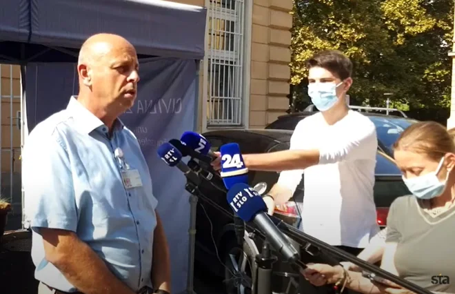 Peter&nbsp;Požun je povedal, da je bilo včeraj, zatem ko je bil v soboto objavljen vladni odlok za omejevanje širjenja epidemije covida-19, v cepilnih centrih po vsej Sloveniji &raquo;skoraj izredno stanje&laquo;. FOTO: izsek Iz videa/STA