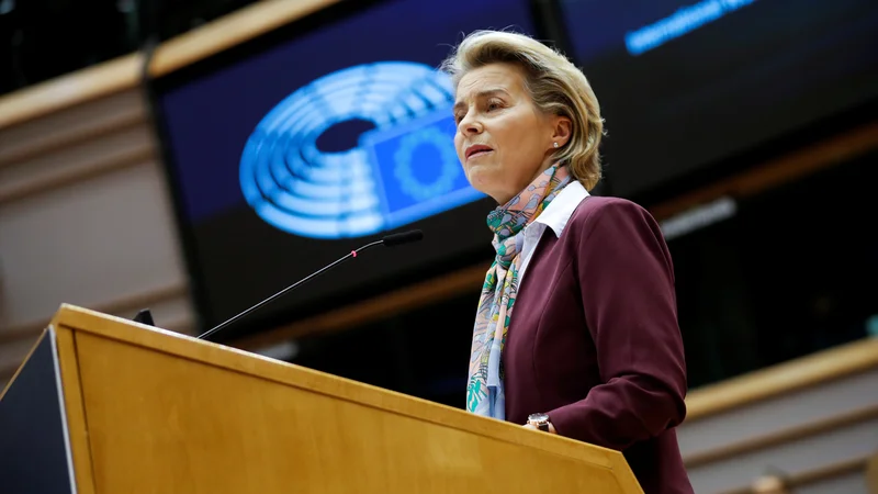 Fotografija: Glavne naloge za prihodnje leto, ki jih bo pred evropskimi poslanci začrtala Ursula von der Leyen, bodo morale biti potrjene v politično kočljivih zakonodajnih postopkih. FOTO: Francisco Seco/Reuters