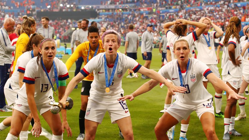 Fotografija: Svetovne prvakinje Amerilčnake so bile vztrajane pri zahtevi o enakovrednem plačilu z moškimi in so dosegle svoj cilj. FOTO: Denis Balibouse/Reuters