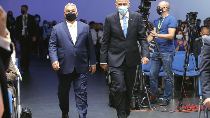 Fotografija: Janez Janša in Viktor Orbán sta si ob odprtju 53. Mednarodnega obrtnega sejma v Celju izmenjala več čestitk. FOTO: Jože Suhadolnik/Delo