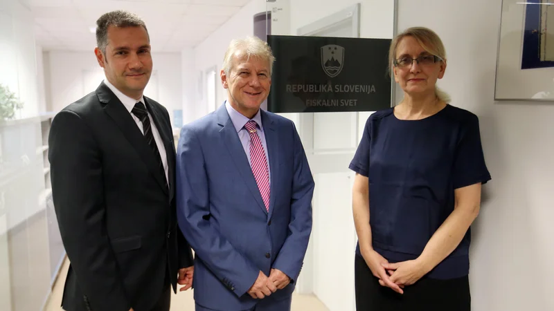 Fotografija: Fiskalnemu svetu (Tomaž Perše, Davorin Kračun in Alenka Jerkič) poteče mandat marca 2022. Prijave za novega bo zbirala vlada. FOTO: Jože Suhadolnik/Delo