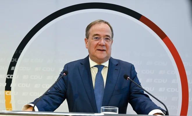 Predsednik in kanclerski kandidat CDU Armin Laschet je v svojih predvolinih napadih na protikandidate vse bolj oster. Foto: Thomas Kienzle/Afp