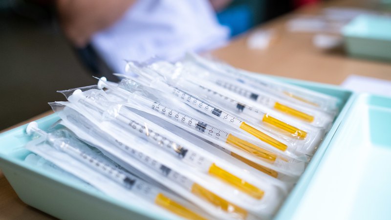 Fotografija: Slovenija je tretjim državam do zdaj darovala 448.000 odmerkov cepiva AstraZeneca, največ Egiptu. FOTO: Reuters