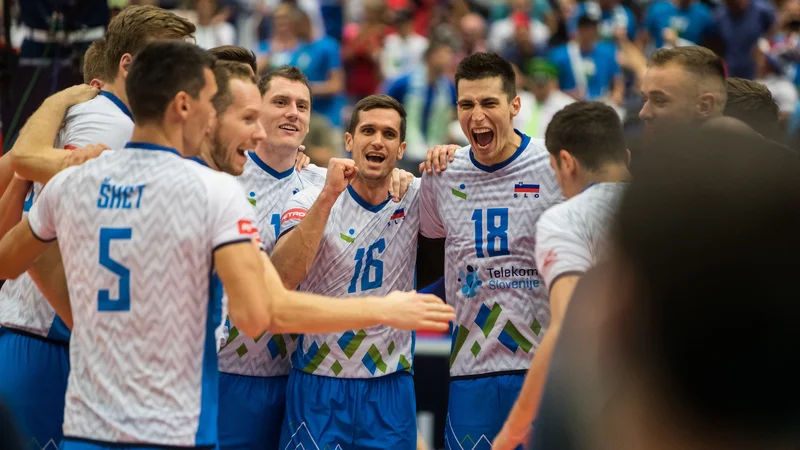 Fotografija: Slovenski odbojkarji so suvereno odigrali četrtfinalni obračun v Ostravi. FOTO: Ondra Driml/CEV