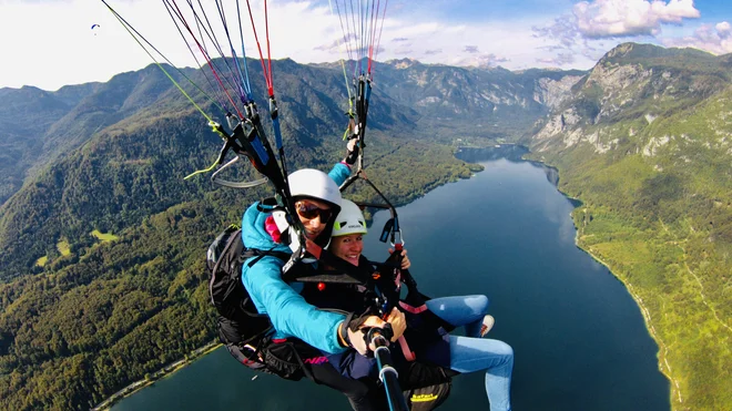 Pilot jadralnega letala potrebuje več let aktivnega letenja, da pridobi dovolj izkušenj, s katerimi padalo obvlada tudi v zahtevnejših vremenskih razmerah. Foto Loopteam