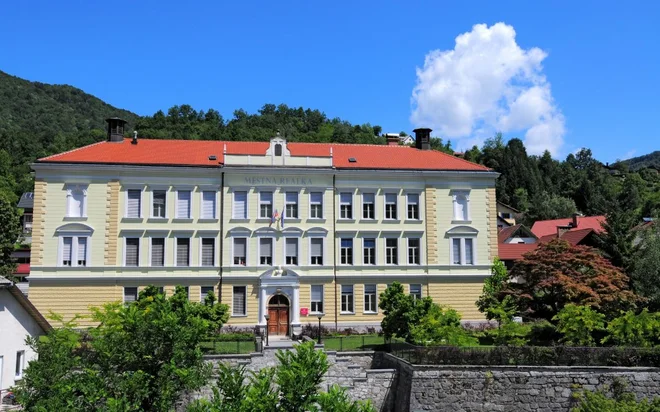 Prva slovenska realka, danes gimnazija, poimenovana po enem največjih slovenskih znanstvenikov, je za mesto in njegovo širšo okolico izjemnega pomena. FOTO: Arhiv gimnazije Jurija Vege