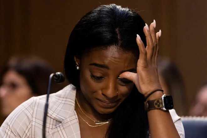 Zlata olimpijka Simone Biles je krivila organizacije in FBI, ker so tiščali glavo v pesek pred zločini, Nassar pa je zlorabljal naprej. FOTO: Reuters