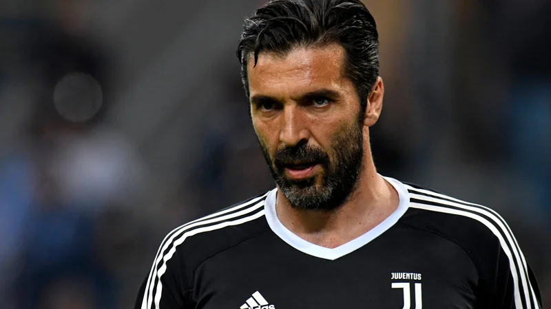Fotografija: Buffon (na fotografiji) je po koncu sezone 2020/21 še drugič v karieri zapustil Juventus in se po kratki epizodi v Parizu vrnil v nekoč že domačo Parmo. FOTO: Shutterstock