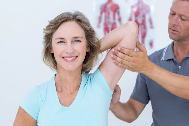 Zavarovanci Prve osebne zavarovalnice so na termin zdravstvene obravnave naročeni v povprečno 5 delovnih dneh, medtem ko je najdaljši čakalni čas 10 delovnih dni. FOTO: Shutterstock