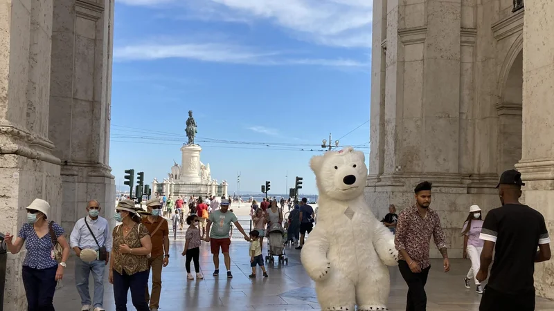 Fotografija: Prizor iz Lizbone avgusta letos Foto Mimi Podkrižnik