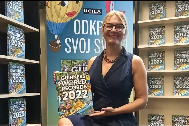 Urednica mag. Branka Fišer z novo Guinessovo knjigo rekordov. FOTO: Učila International