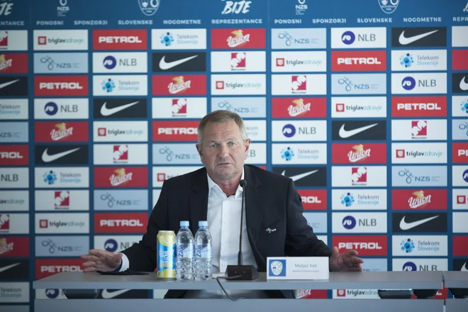 Matjaž Kek med novinarsko konferenco v NNC Brdo. FOTO: Jure Eržen/Delo