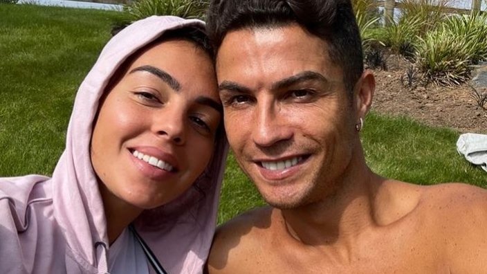 Fotografija: Georgina Rodriguez in Cristiano Ronaldo sta še do nedavnega objavljala navdušene fotografije z zdaj že bivšega novega domovanja na Otoku. FOTO: Instagram.