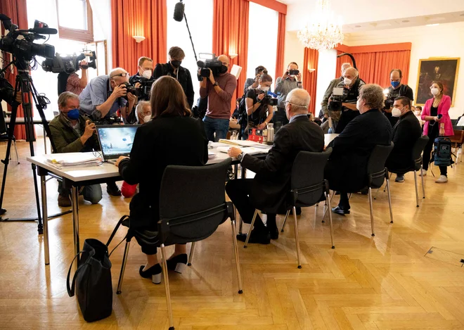 Začetek sojenja je pritegnil veliko pozornosti medijev.<br />
FOTO: Joe Klamar/ AFP