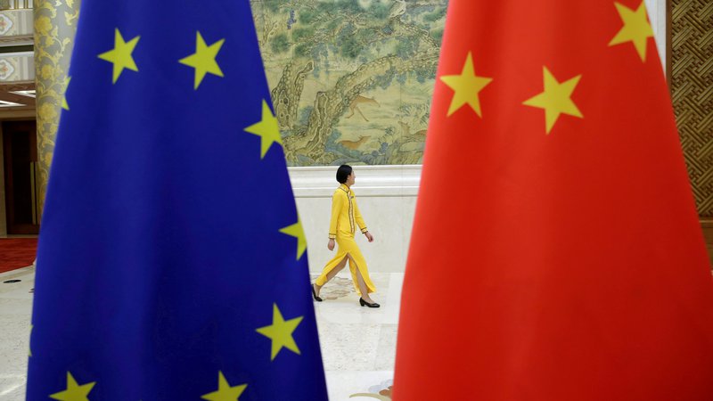 Fotografija: V odnosih med Kitajsko in EU je v prihodnje pričakovati zgolj zaostrovanje retorike in še resnejše opuščanje temeljnih načel in interesov. FOTO: Jason Lee/Reuters