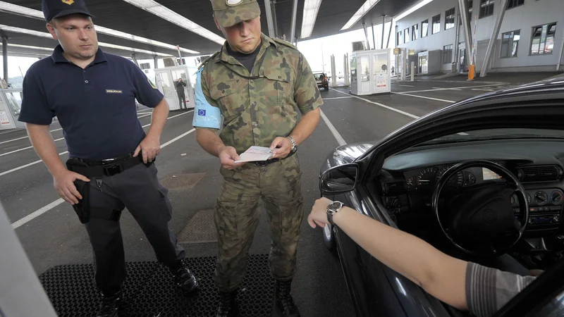 Fotografija: Hrvati želijo v ZDA brez vizuma. FOTO: Srdjan Zivulovic/Reuters