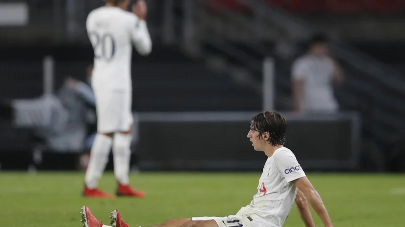 Fotografija: Tudi najnovejši napadalni adut Tottenhama, Španec Bryan Gil, ki se je klubu pridružil iz Seville, je po koncu tekme z Rennesom deloval precej izmučen. FOTO: Stephane Mahe Reuters