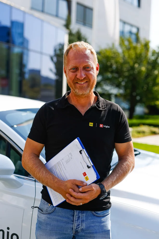 Učitelj vožnje v avtošoli AMZS Marko BračIč: »Premajhna varnostna razdalja na avtocesti je pogost problem.« FOTO: Mediaspeed