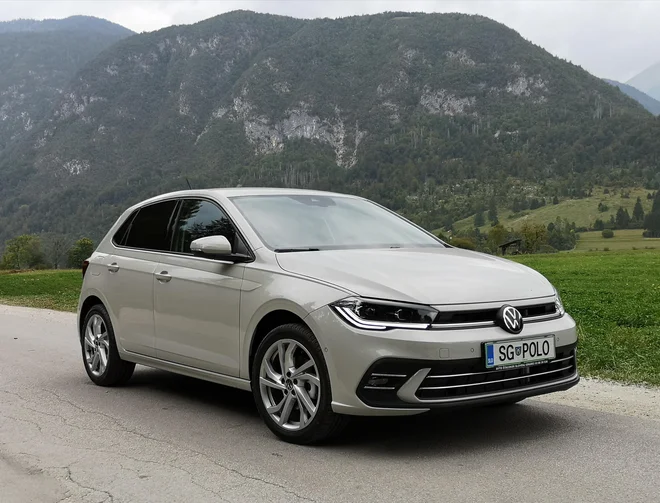Največ svežine prinašajo dnevne luči, saj so speljane po celotni dolžini mreže hladilnika in se slogovno navezujejo na Volkswagnove električne modele ID. FOTO: Gregor Pucelj