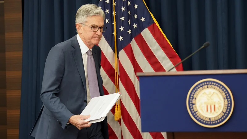 Fotografija: Jerome Powell, predsednik ameriške Federal Reserve, za zdaj še ne napoveduje bistvenih sprememb v denarni politiki. FOTO: Kevin Lamarque/Reuters