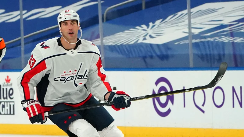 Fotografija: Chara (na fotografiji) je nazadnje nosil dres Washington Capitals. FOTO: Kevin Hoffman/AFP