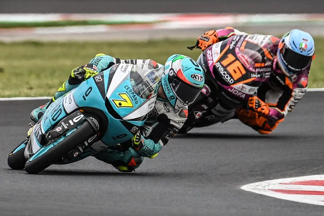 Foggia (levo) in Migno med dirko moto3. FOTO: Andreas Solaro/AFP