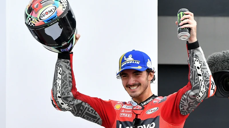 Fotografija: Z drugo zaporedno zmago v motoGP se je Francesco Bagnaia približal vodilnemu v svetovnem prvenstvu Francozu Fabiu Quartararo. FOTO: Jennifer Lorenzini/Reuters