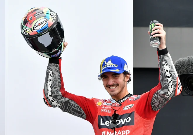 Z drugo zaporedno zmago v motoGP se je Francesco Bagnaia približal vodilnemu v svetovnem prvenstvu Francozu Fabiu Quartararo. FOTO: Jennifer Lorenzini/Reuters