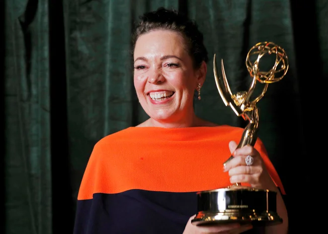 Olivia Colman je za vlogo kraljice Elizabete II. dobila emmyja za glavno žensko vlogo. FOTO: Peter Nicholls/Reuters