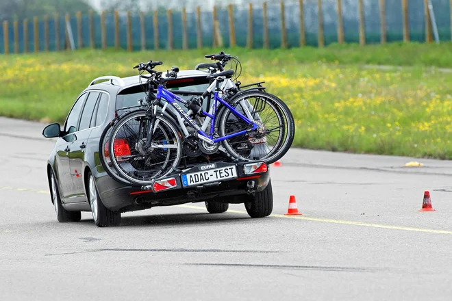 Prtljažniki morajo prestati vsakršno zaviranje in izogibanje oviri. FOTO: Ralph Wagner