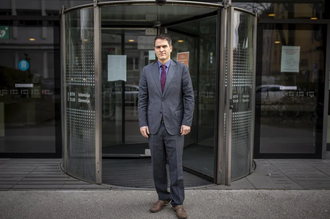 &raquo;Menim, da je dr. Valentin Areh primeren in usposobljen kandidat za opravljanje nalog vršilca dolžnosti direktorja Televizije Slovenija, sploh v trenutnih razmerah, ko poteka intenzivni postopek priprave PPN in FN za leto 2021, in to v zaostrenih konkurenčnih in finančnih razmerah,&laquo; je generalni direktor RTV Slovenija<strong> </strong>Andrej Grah Whatmough sporočil s sporočilom za javnost. FOTO: Voranc Vogel/Delo