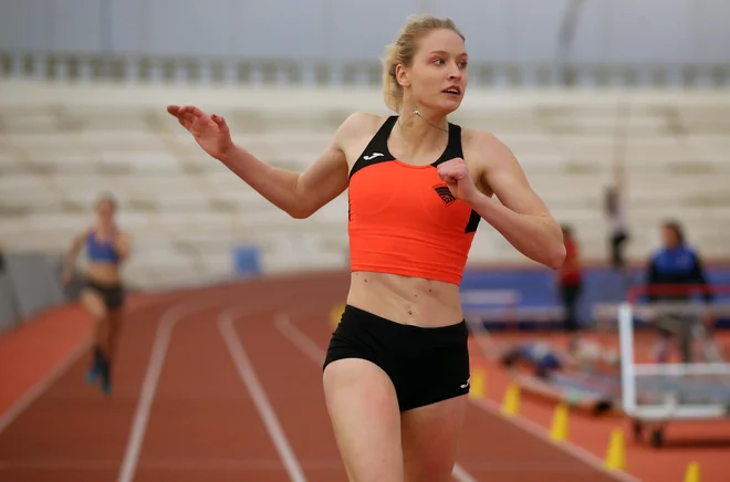 Agata Zupin se je veselila tesne zmage. FOTO: Tadej Regent/Delo