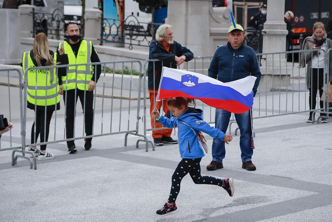 Srebrni odbojkarji so dočakali lep sprejem na Kongresnem trgu. FOTO: Jože Suhadolnik