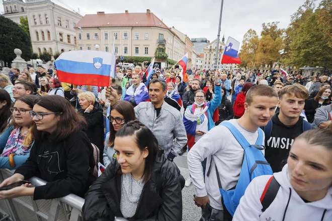 Srebrni odbojkarji so dočakali lep sprejem na Kongresnem trgu. FOTO: Jože Suhadolnik