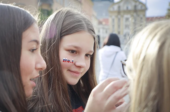 Srebrni odbojkarji so dočakali lep sprejem na Kongresnem trgu. FOTO: Jože Suhadolnik