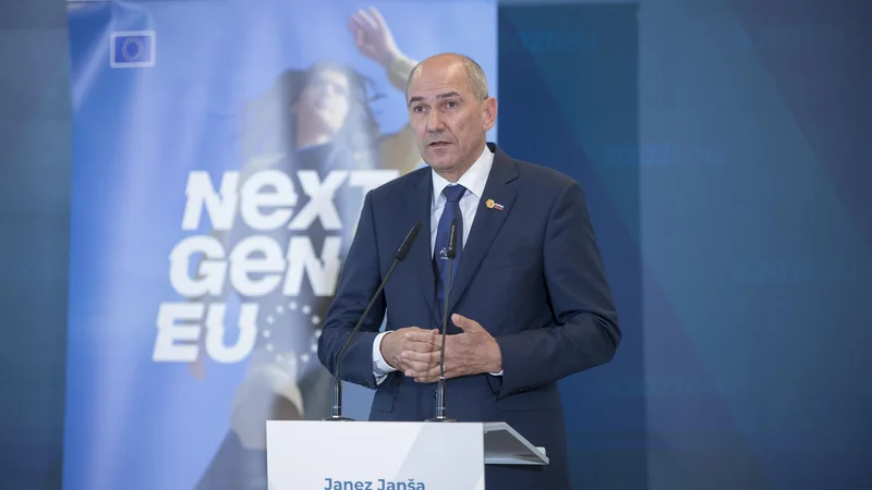 Fotografija: V SD so zatrdili, da se je vlada odločila, da bo »hitro porabila nepovratna sredstva za vsako ceno in tako kupila volitve«. FOTO: Jure Eržen/Delo