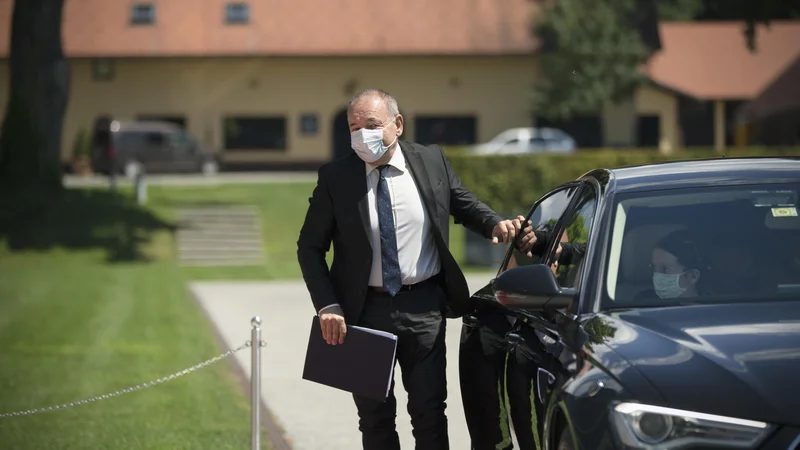 Fotografija: Ministrstvo za finance, ki ga vodi Andrej Šircelj, bo moralo pohiteti s pripravo primernih proračunov za prihodnji dve leti. Foto Jure Eržen