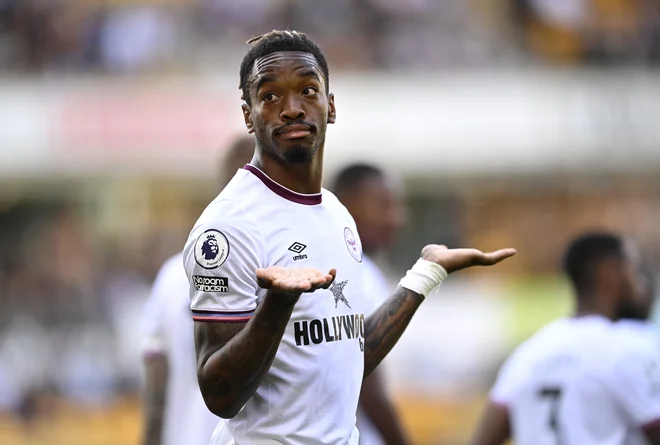 Igralci v Angliji (na fotografiji Ivan Toney) nosijo na rokavih napis Ni prostora za rasizem. FOTO: Tony Obrien/Reuters