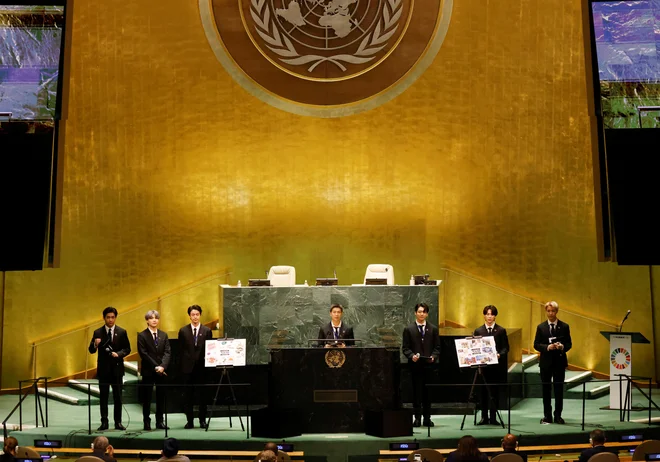 Predsednik Mun Dže In je po svetu nadvse priljubljeno K-pop skupino poslal v New York kot svoje posebne odposlance. FOTO: Reuters