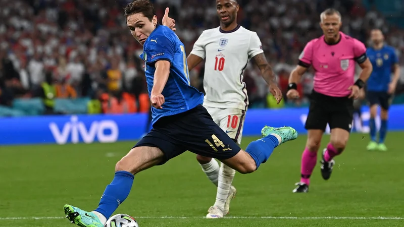 Fotografija: Chiesa (na fotografiji) med finalnim obračunom eura 2020 z gostitelji zaključnega turnirja Angleži. FOTO: Paul Ellis/AFP
