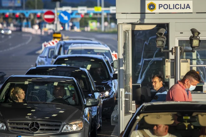 Za vstop v državo so bili pogoji milejši kot za izstop. FOTO: Voranc Vogel/Delo