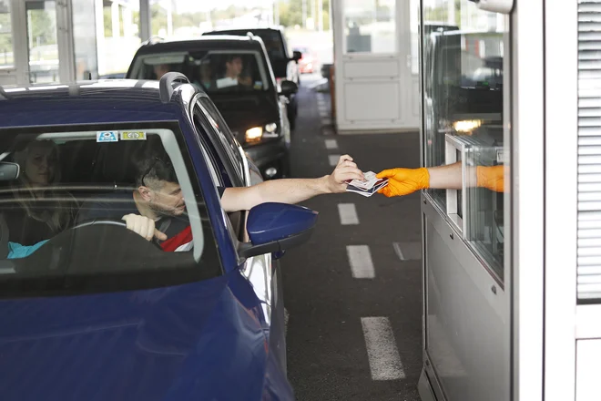 Testiranje za izhod iz države ni zadoščalo, to je bilo diskriminatorno do več skupin prebivalcev. FOTO: Leon Vidic/Delo