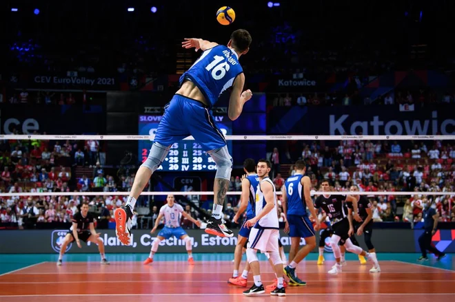 Yuri Romano je s svojo neugodno levico finale evropskega prvenstva zasukal na glavo v prid Italijanov. FOTO: CEV