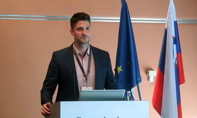 Alen Pavlec, dipl. fizioterapevt in vodja fizioterapije Centra za medicinsko rehabilitacijo v Zdravstvenem domu dr. Adolfa Drolca Maribor. FOTO: Blaž Samec/Delo