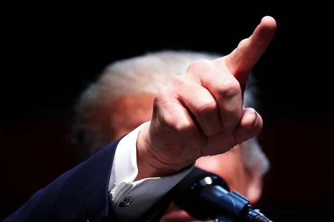 Ameriško-evropsko zavezništvo se je zaradi nemške odvisnosti od ruskega plina začelo krhati že leta 2011 in se krhalo ves čas administracije Donalda Trumpa (na fotografiji). FOTO: Carlo Allegri/Reuters
