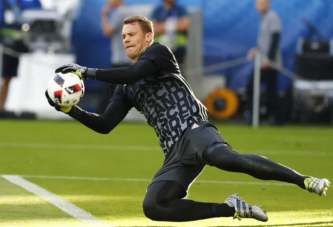 Manuel Neuer (na fotografiji) je še vedno prvi vratar nemške reprezentance. FOTO: Michael Dalder/Reuters