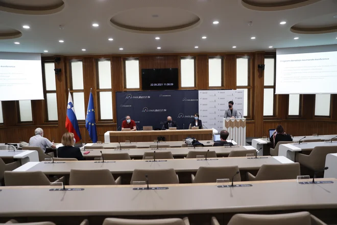 Predstavitev izsledkov raziskave odprtosti in transparentnosti slovenskih občin v državnem svetu. FOTO: Leon Vidic/Delo
